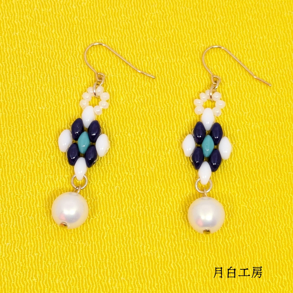 NO.129 チェコツインビーズ アーガイル調 ダイヤ型 【ブルー】 SUS316L フックピアス