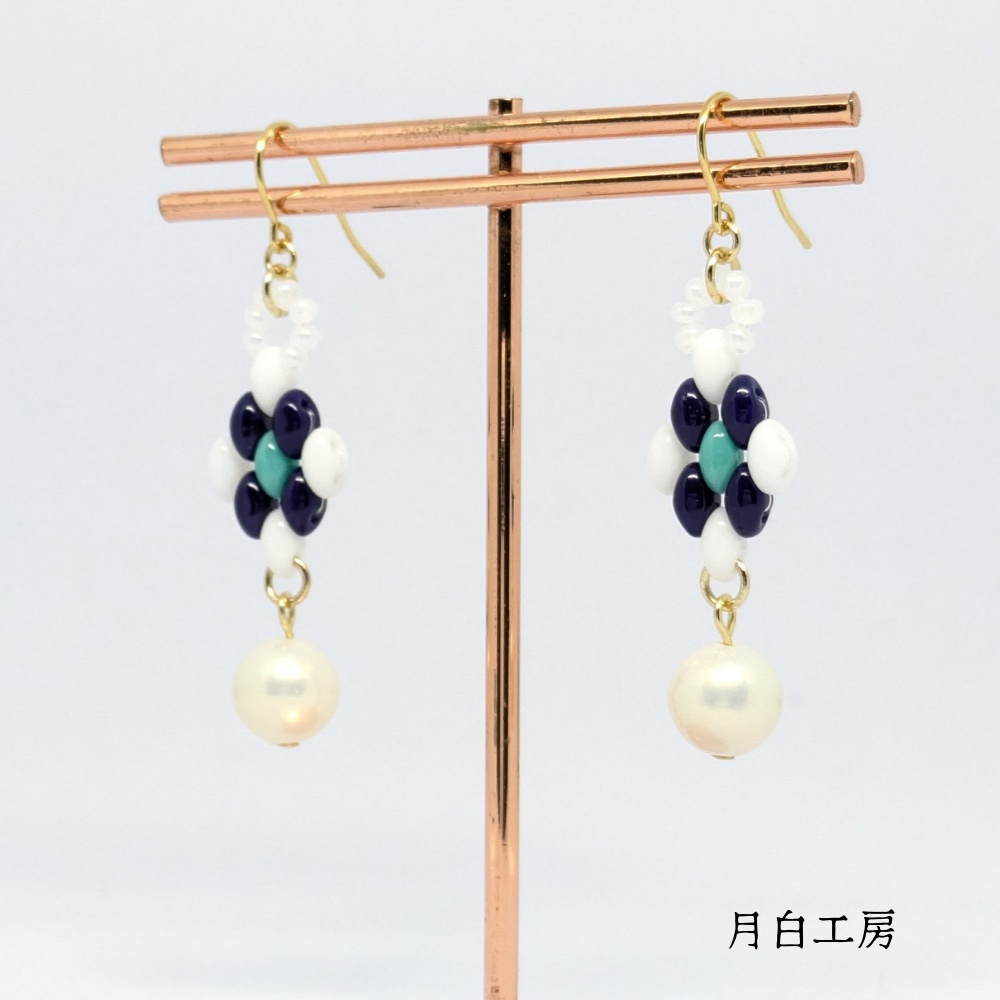 NO.129 チェコツインビーズ アーガイル調 ダイヤ型 【ブルー】 SUS316L フックピアス