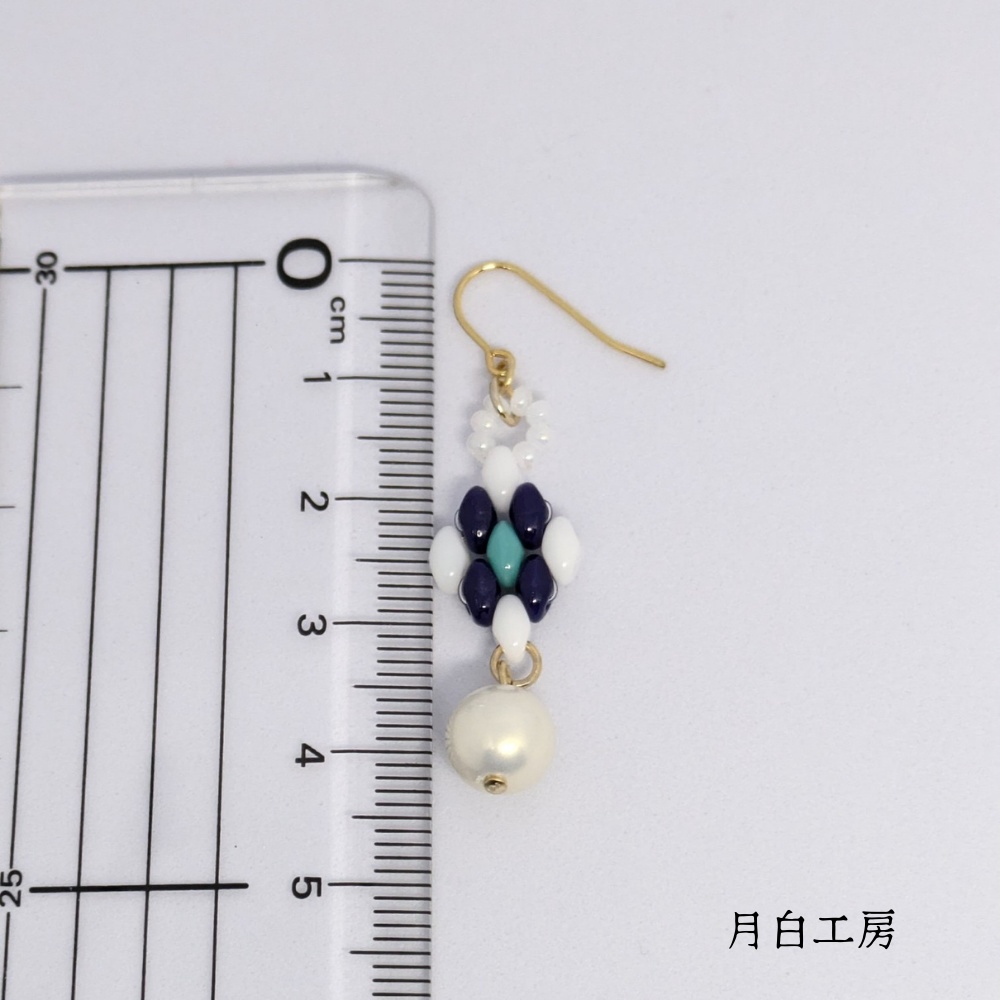 NO.129 チェコツインビーズ アーガイル調 ダイヤ型 【ブルー】 SUS316L フックピアス