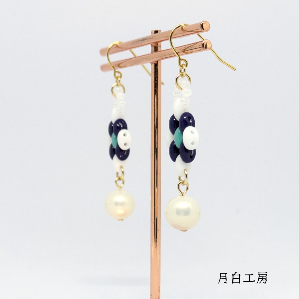 NO.129 チェコツインビーズ アーガイル調 ダイヤ型 【ブルー】 SUS316L フックピアス