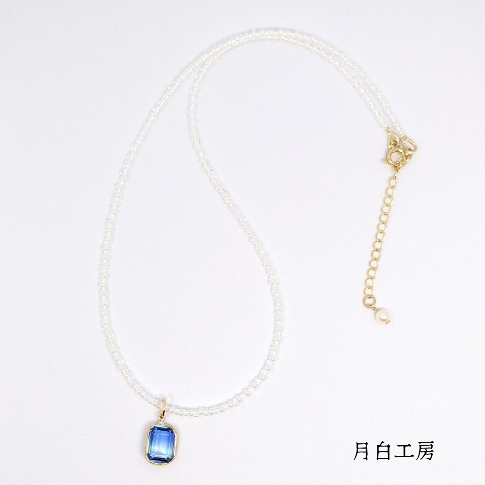 NO.135 【数量限定】ビーズネックレス【パールホワイト×クリア】ペンダントトップ ブルーグラデーション