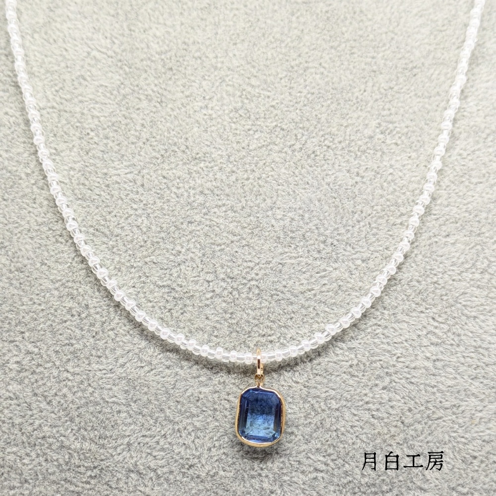 NO.135 【数量限定】ビーズネックレス【パールホワイト×クリア】ペンダントトップ ブルーグラデーション