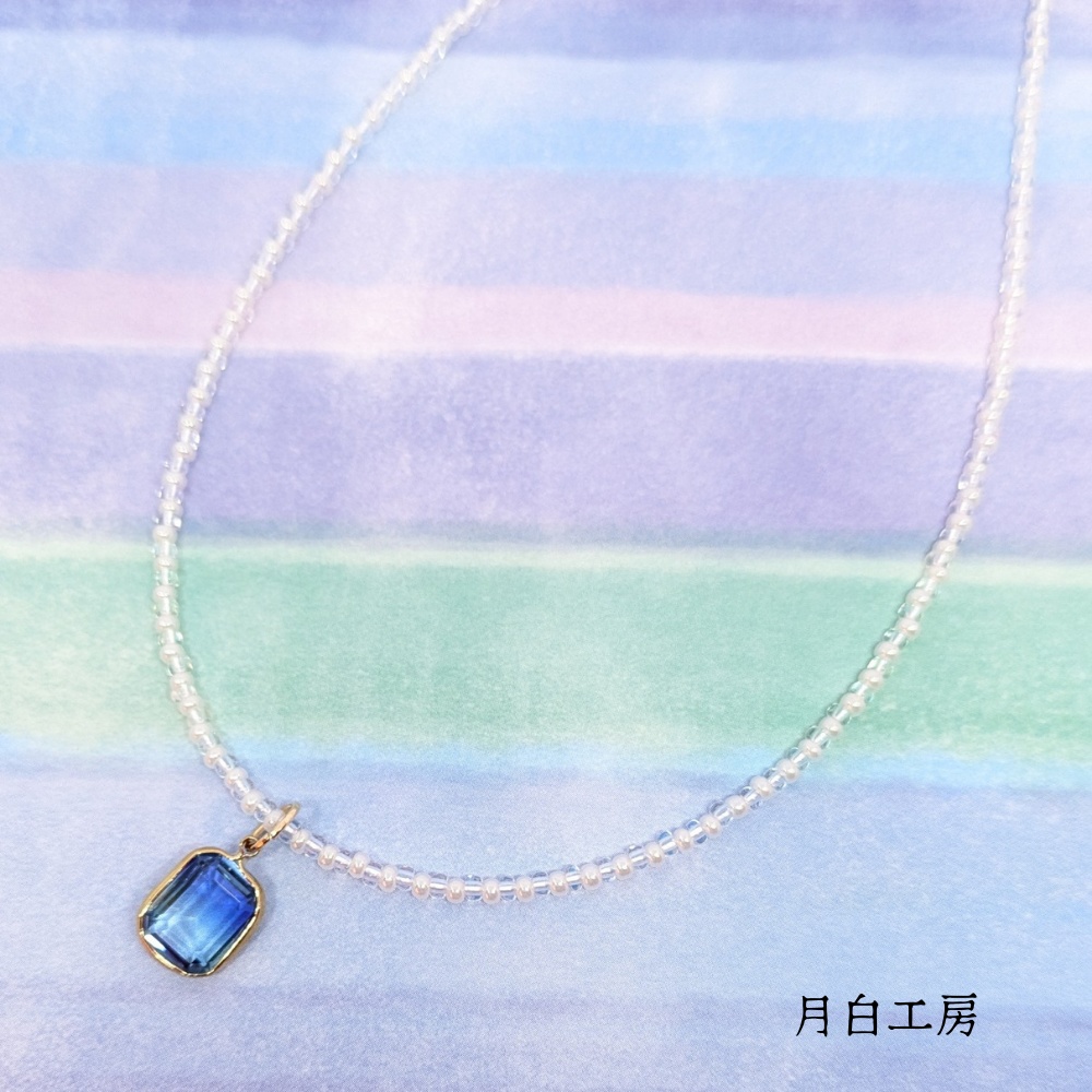 NO.135 【数量限定】ビーズネックレス【パールホワイト×クリア】ペンダントトップ ブルーグラデーション