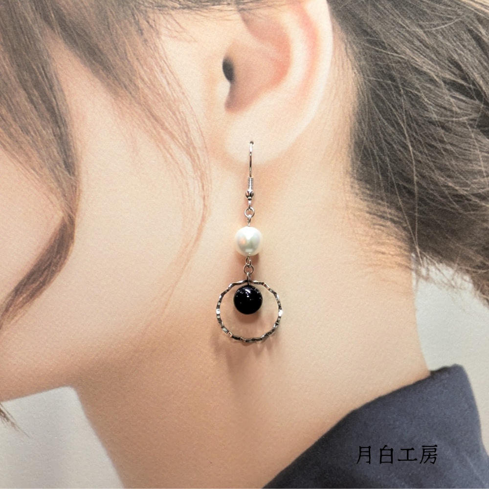 NO.139 【1点物】星影のウェーブ メタルリングウェーブ ブルーサンド(合成)シルキーパール ピアス