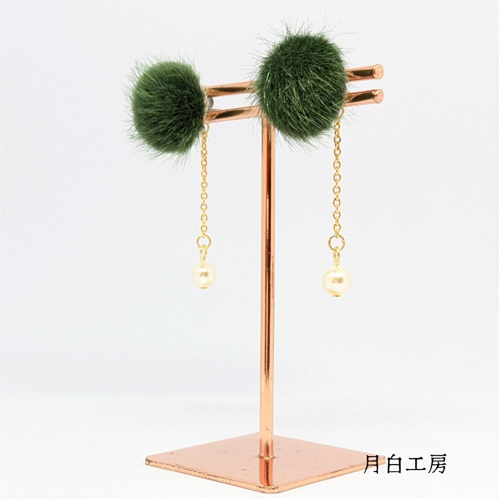 NO.141 【数量限定】オリーブカラー エコファー クリスタルパール チタンピアス