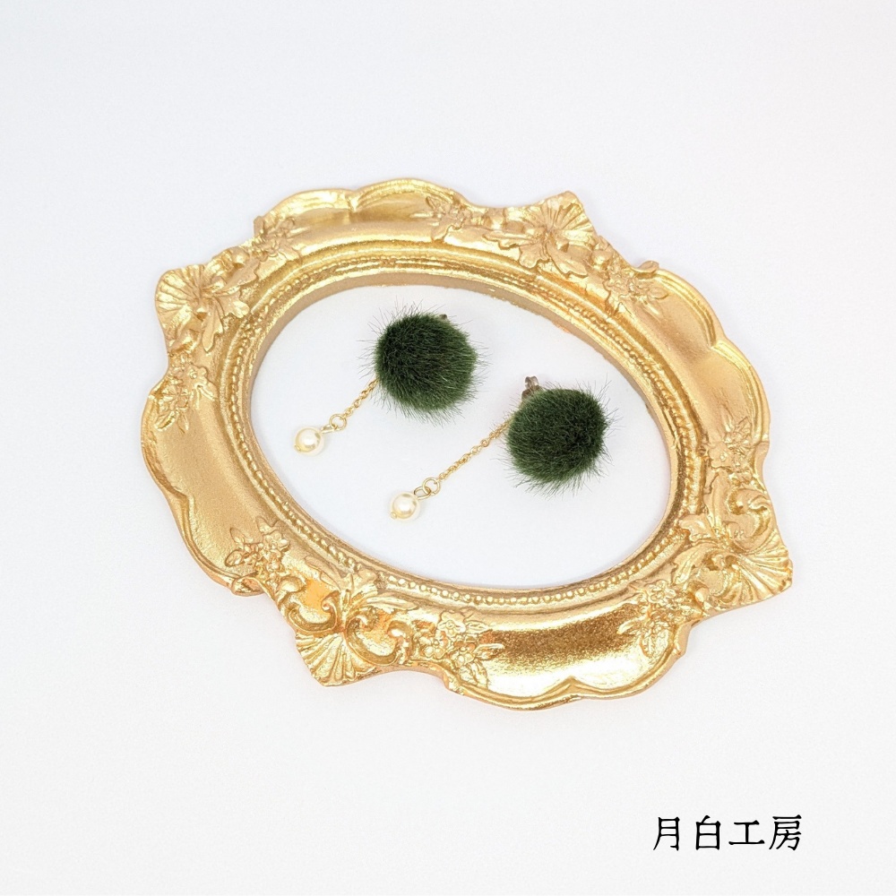 NO.141 【数量限定】オリーブカラー エコファー クリスタルパール チタンピアス