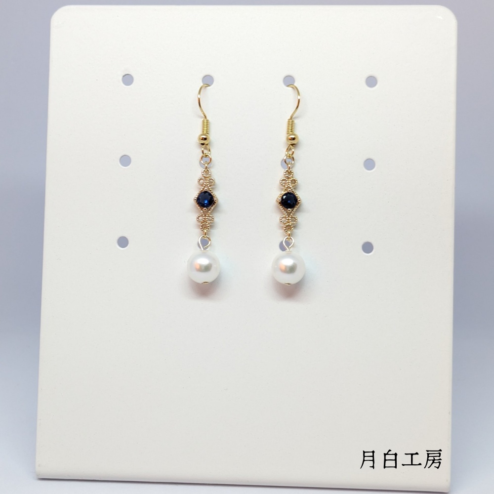 NO.63 【1点物】 キュービックジルコニア ロイヤルブルー×シルキーパールフックピアス