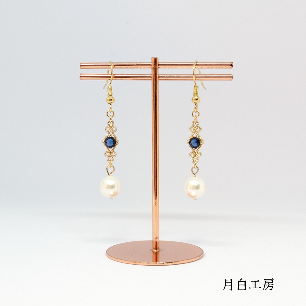 NO.63 【1点物】 キュービックジルコニア ロイヤルブルー×シルキーパールフックピアス