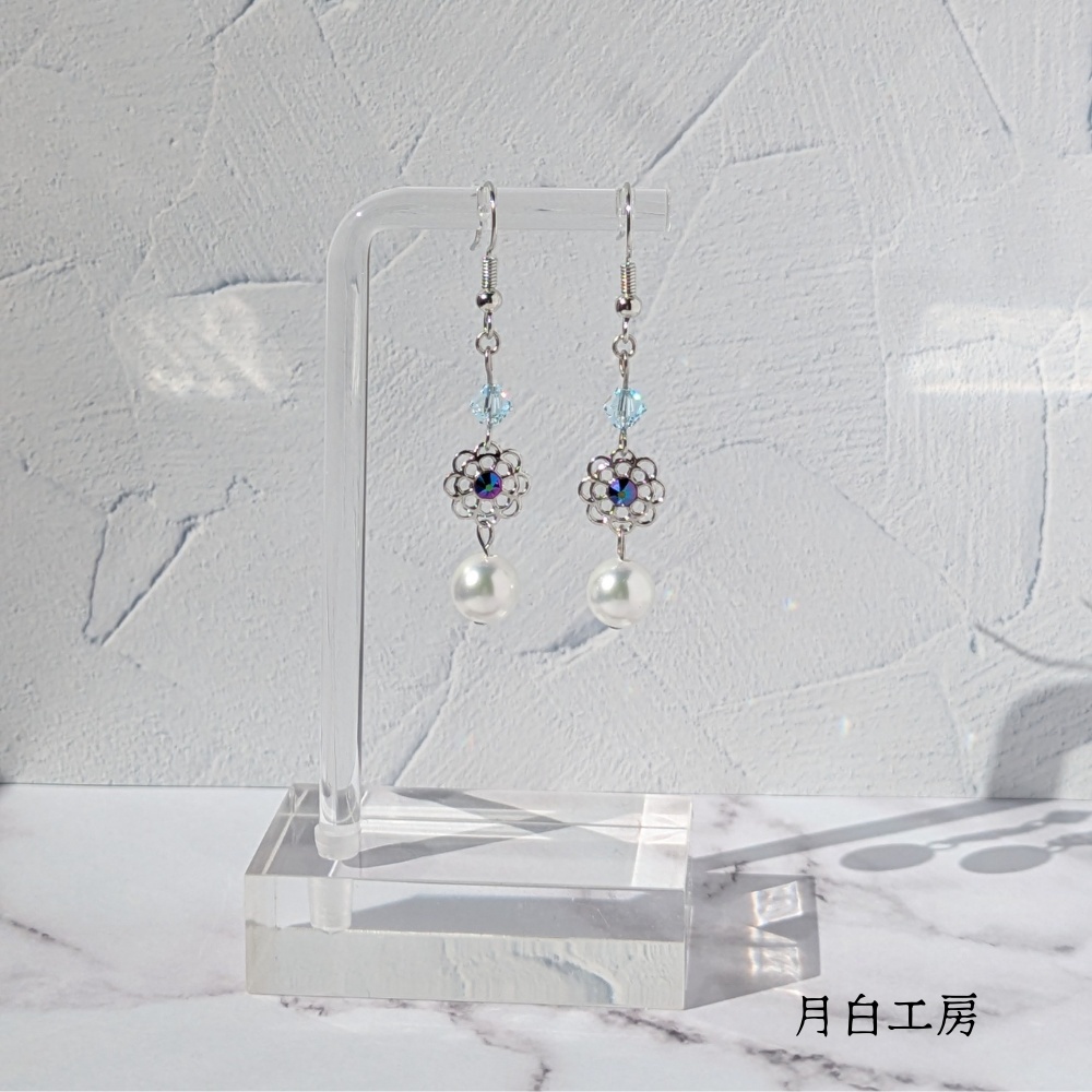 NO.63 【1点物】 キュービックジルコニア ロイヤルブルー×シルキーパールフックピアス