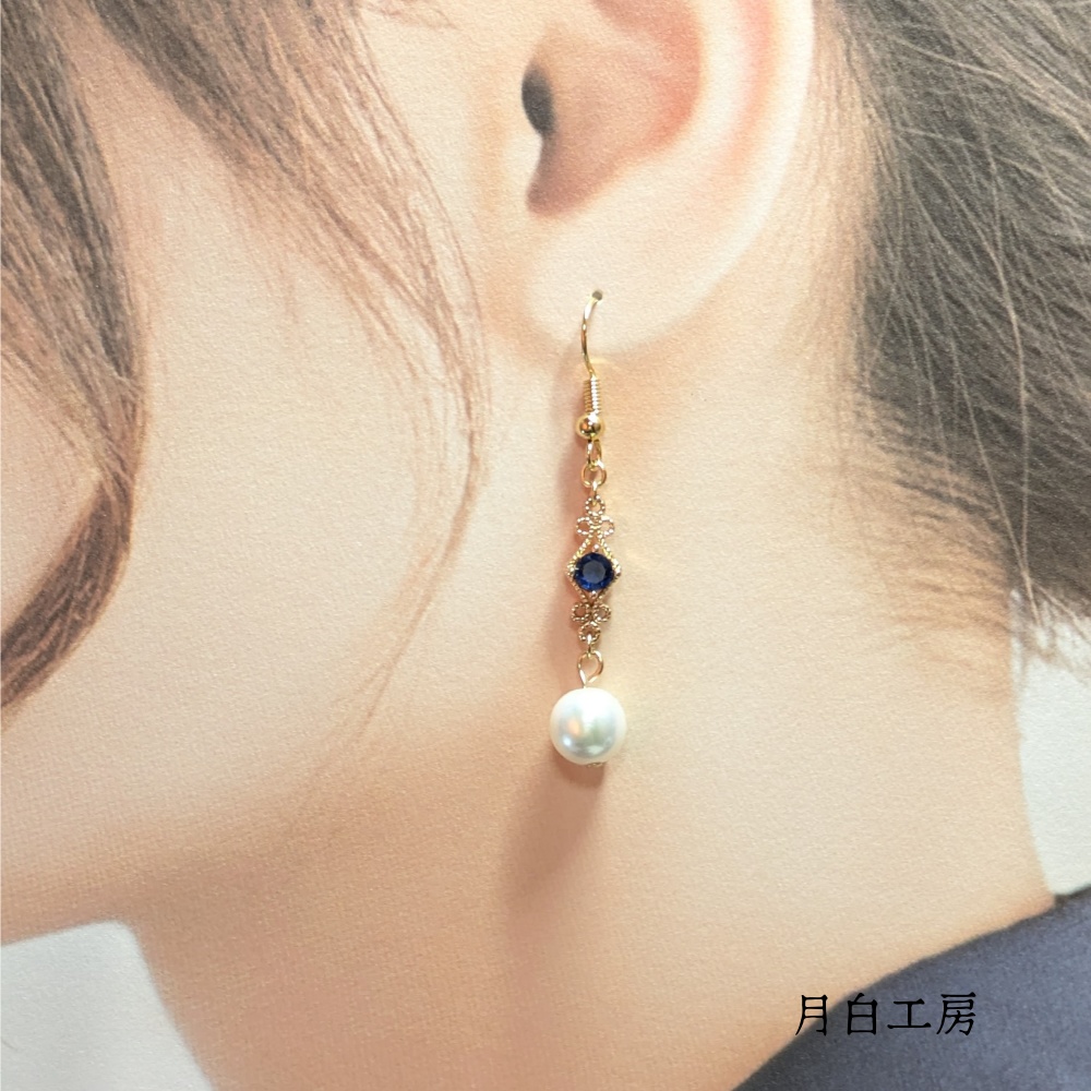 NO.63 【1点物】 キュービックジルコニア ロイヤルブルー×シルキーパールフックピアス