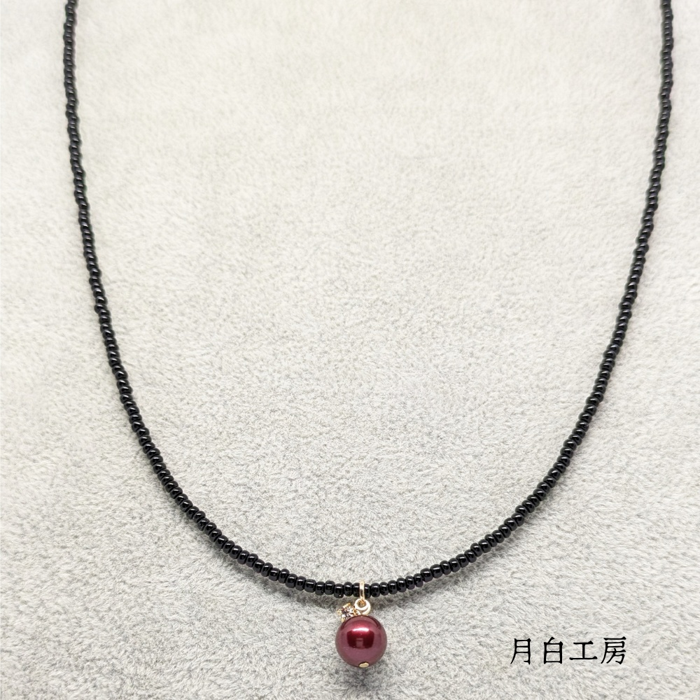 NO.146 シンプル ビーズネックレス【ブラック】ペンダントトップ 樹脂パール【アメリカンチェリー】ラインストーンチャーム付き