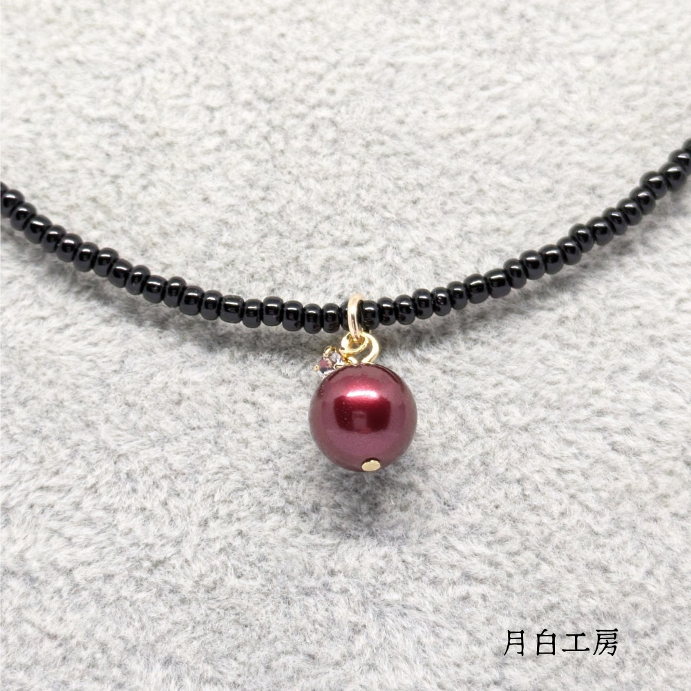 NO.146 シンプル ビーズネックレス【ブラック】ペンダントトップ 樹脂パール【アメリカンチェリー】ラインストーンチャーム付き