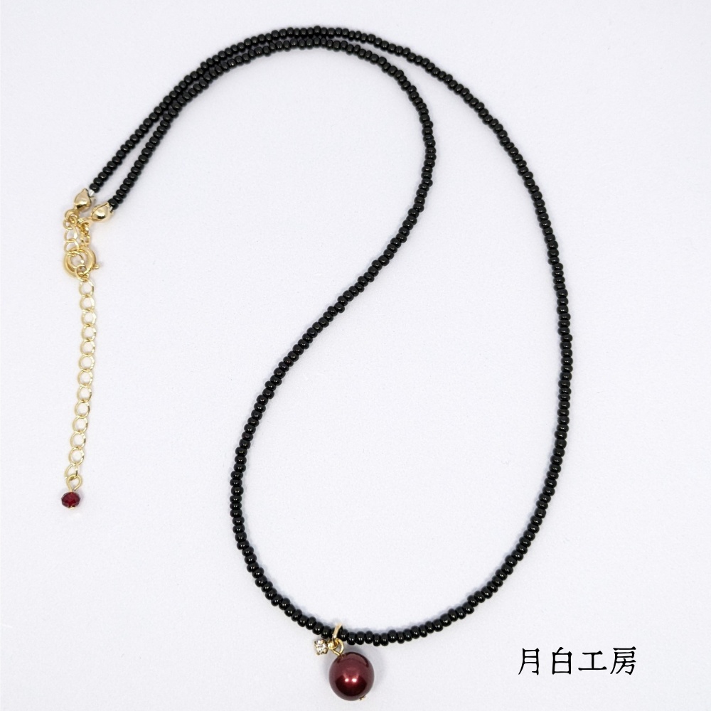 NO.146 シンプル ビーズネックレス【ブラック】ペンダントトップ 樹脂パール【アメリカンチェリー】ラインストーンチャーム付き