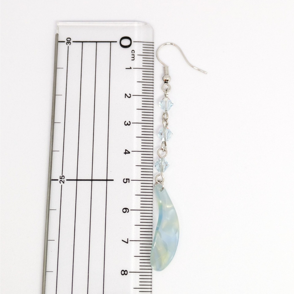 NO.47【1点物】ひらり 花びら クリスタルガラス ライトアゾレ ロング フックピアス