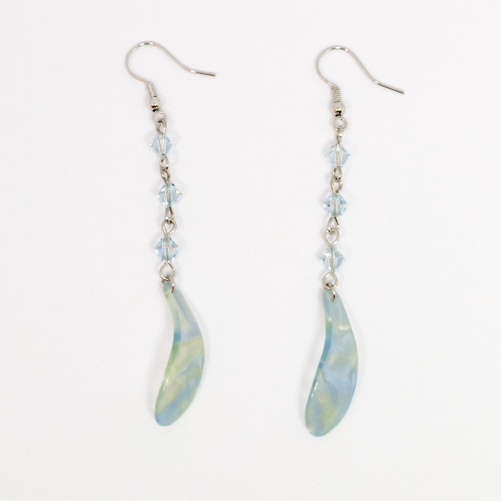 NO.47【1点物】ひらり 花びら クリスタルガラス ライトアゾレ ロング フックピアス