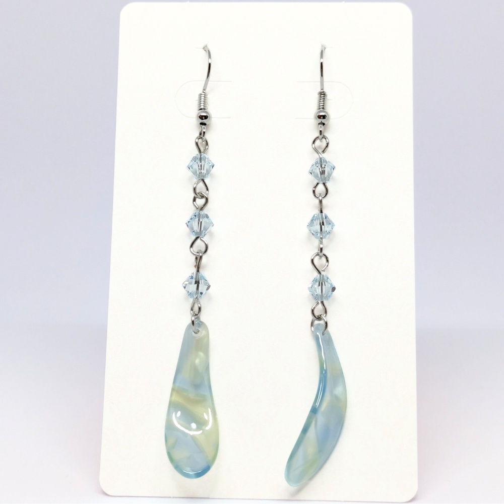 NO.47【1点物】ひらり 花びら クリスタルガラス ライトアゾレ ロング フックピアス