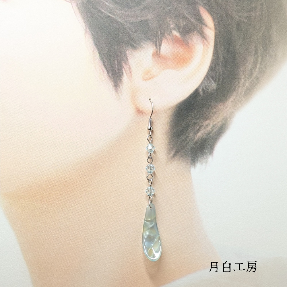 NO.47【1点物】ひらり 花びら クリスタルガラス ライトアゾレ ロング フックピアス