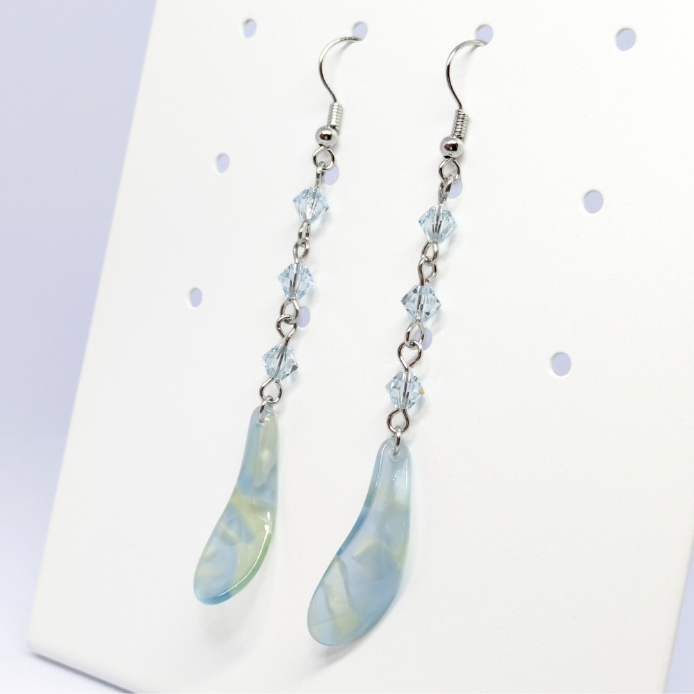 NO.47【1点物】ひらり 花びら クリスタルガラス ライトアゾレ ロング フックピアス