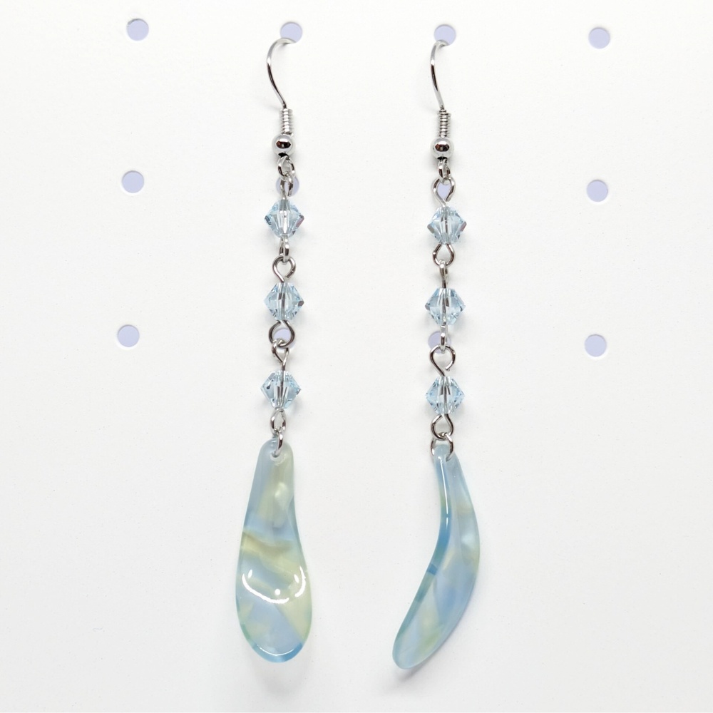 NO.47【1点物】ひらり 花びら クリスタルガラス ライトアゾレ ロング フックピアス