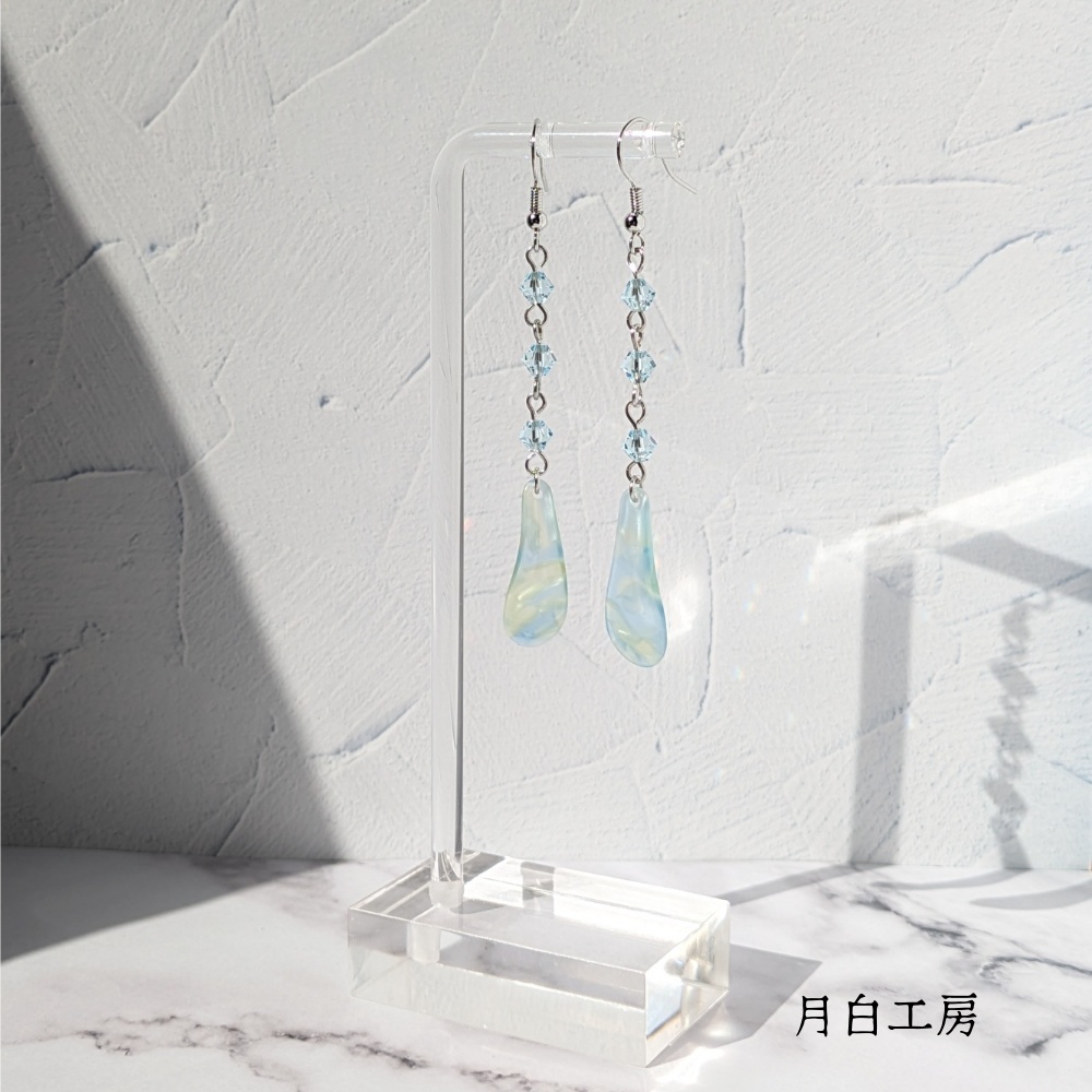 NO.47【1点物】ひらり 花びら クリスタルガラス ライトアゾレ ロング フックピアス