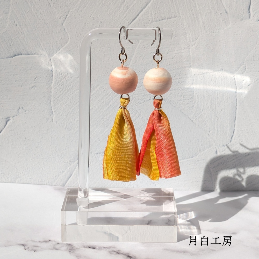 NO.151 【数量限定】コットンパール ピーチ バイヤスシルクリボン リボンタッセル オレンジ ピアス