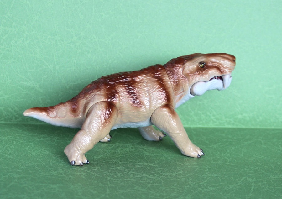 イノストランケビア ソフビ デザートカラー