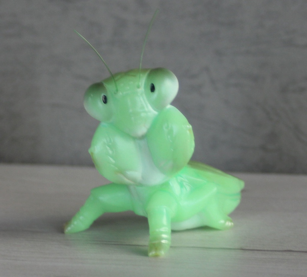 カマキリ　ソフビ　(蓄光グリーン)