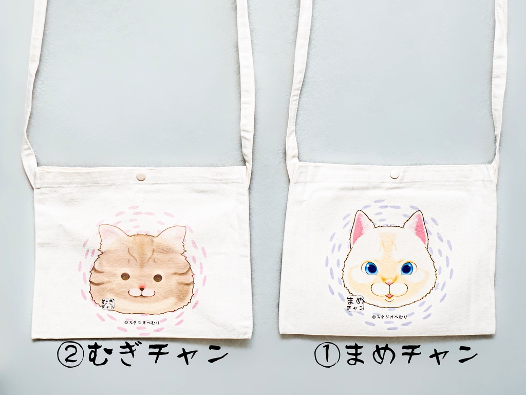 「まめチャンむぎチャン」サコッシュ A4サイズ（七栄セツさんイラスト）