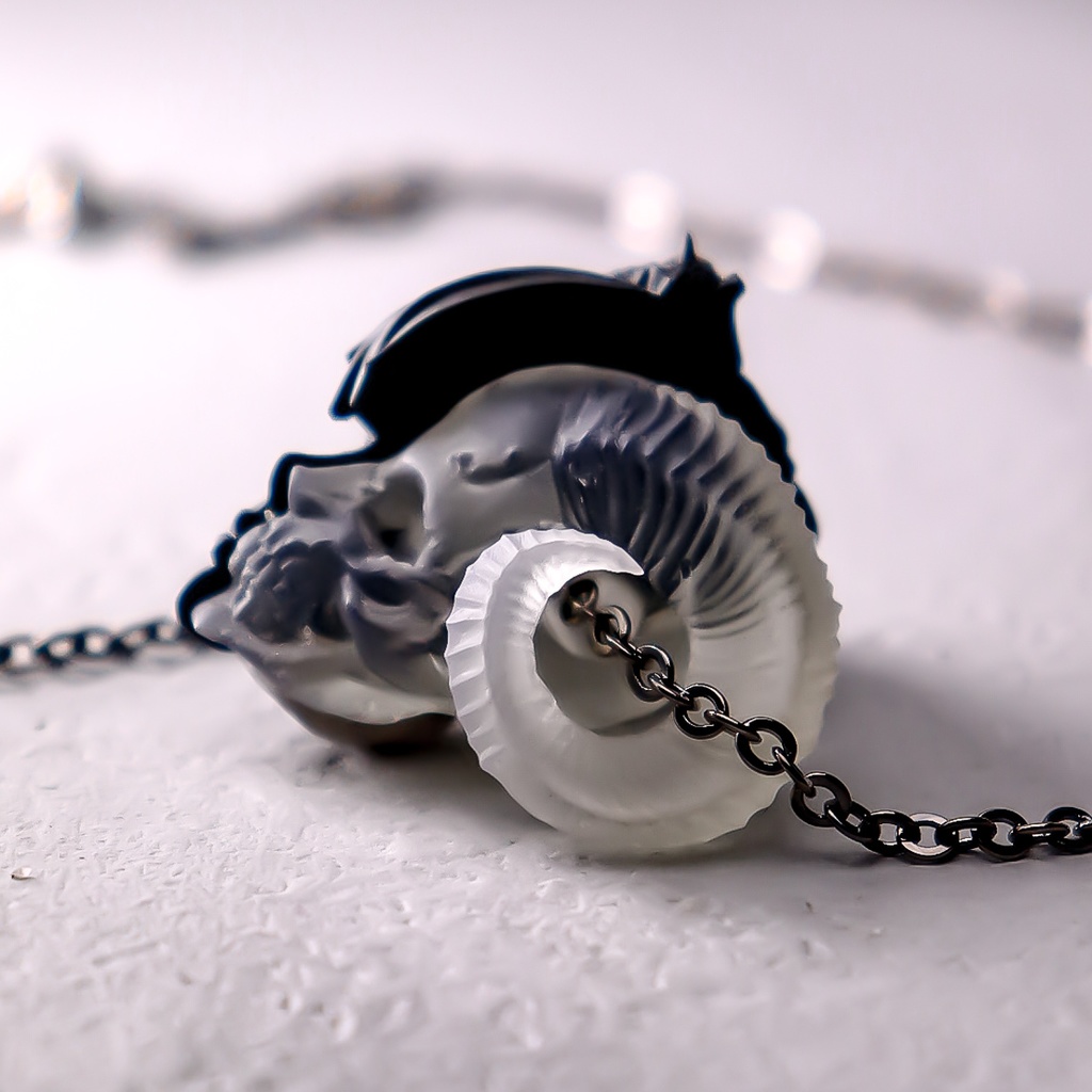 虚勢と不安 ”BLACK×CLEAR” / Fear and anxiety PENDANT
