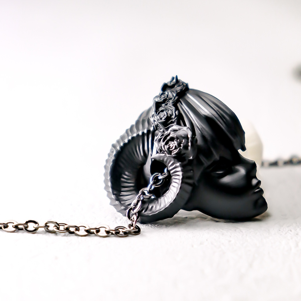 虚勢と不安 ”BLACK×WHITE” / Fear and anxiety PENDANT
