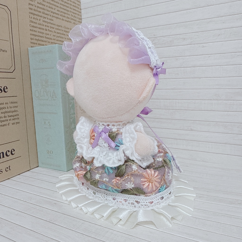 レースたっぷりドレス(10cmぬい用)