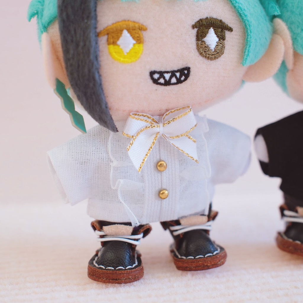 リボン付き 黒の ぬいぐるみ シャツ