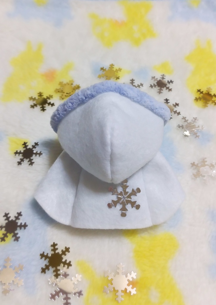 [受注制作]オビツ11ボディに ブルーボアのホワイトスノー❄フードケープ