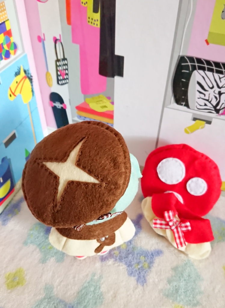 𝐧𝐞𝐰シイタケ🍄 ごきげんキノコのおでかケープセット 10cmぬいちゃんに