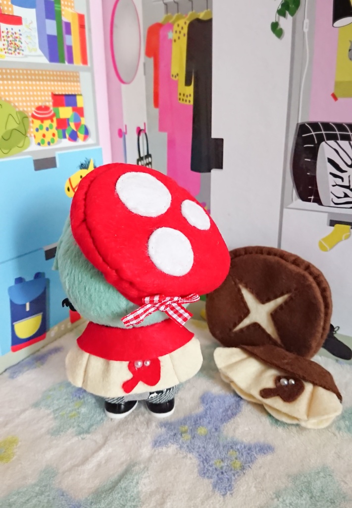 𝐧𝐞𝐰ベニテングタケ🍄 ごきげんキノコのおでかケープセット 10cmぬいちゃんに