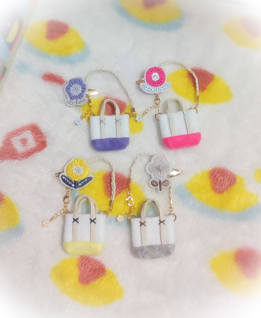 再頒予定ｱﾘ【刺繍のおはな🌼*･】コインが入るショルダートートバッグ 10cmぬいちゃん 等に