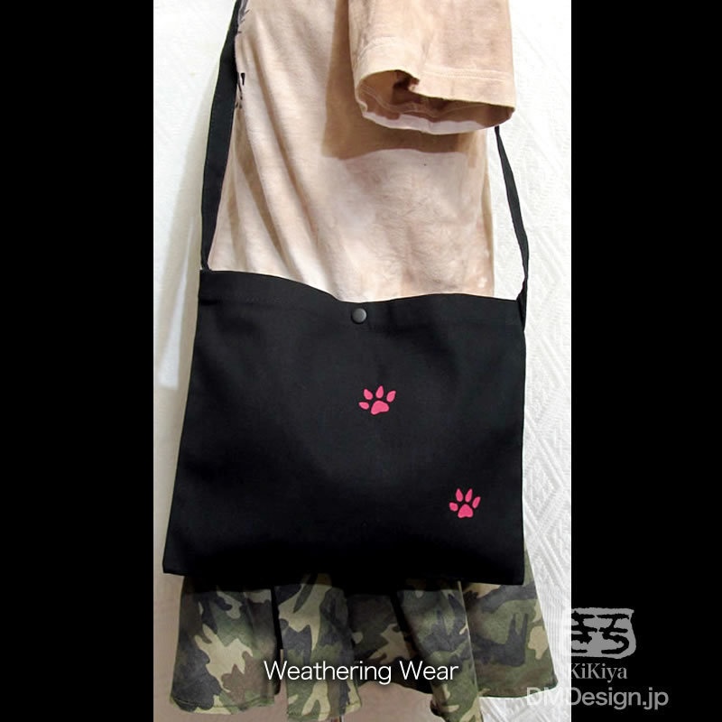 サコッシュプリントMADCAT「ブラック」赤猫(7-029,30)