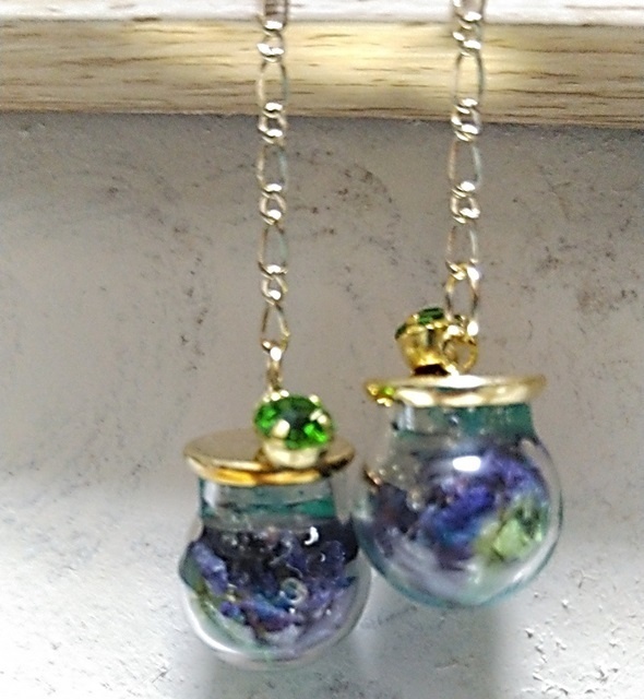 ニオイスミレのピアス（イヤリング）