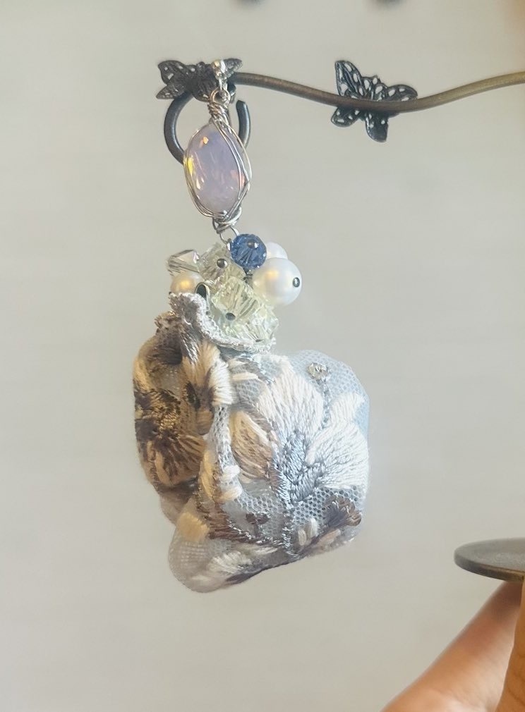 恋と深空/ふんわりタッセル概念イヤアクセ