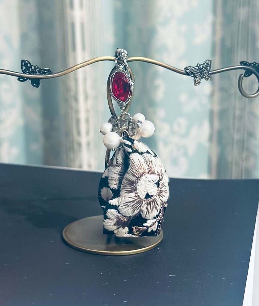 恋と深空/ふんわりタッセル概念イヤアクセ