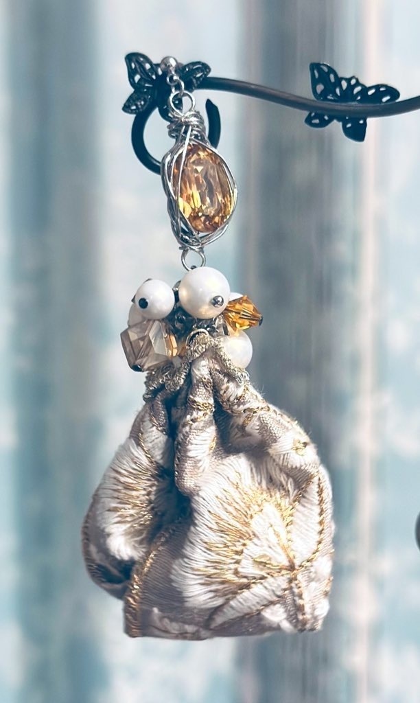 恋と深空/ふんわりタッセル概念イヤアクセ