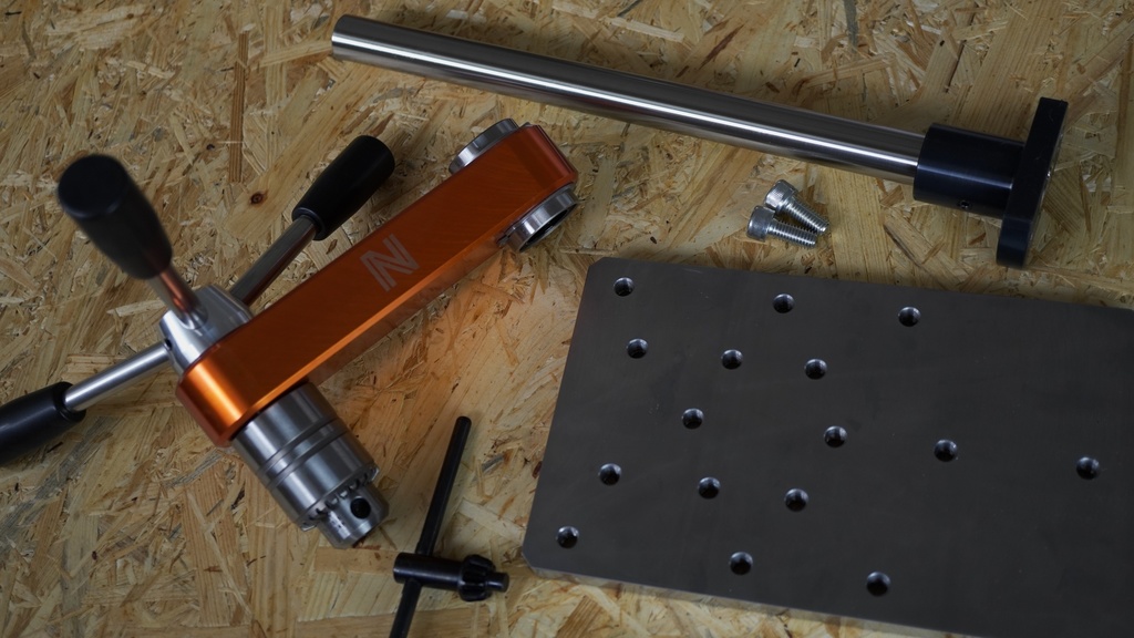 精密リニアタッピングマシン