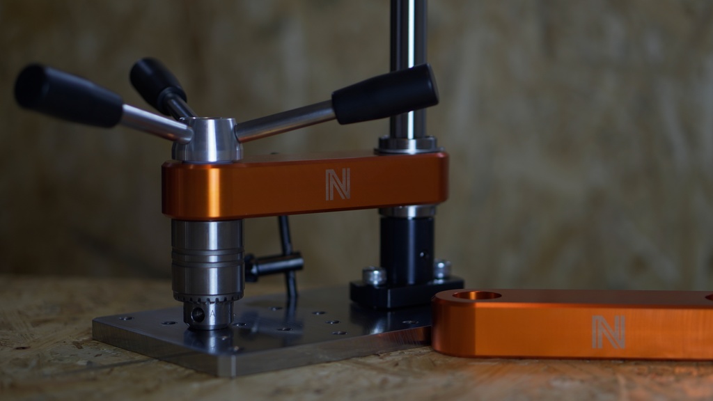 精密リニアタッピングマシン