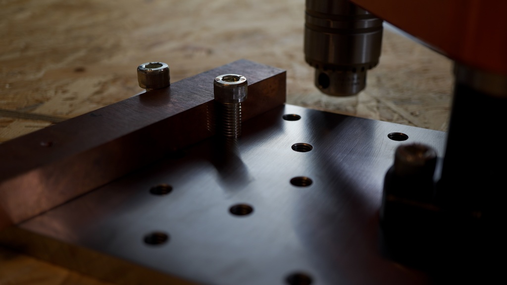 精密リニアタッピングマシン