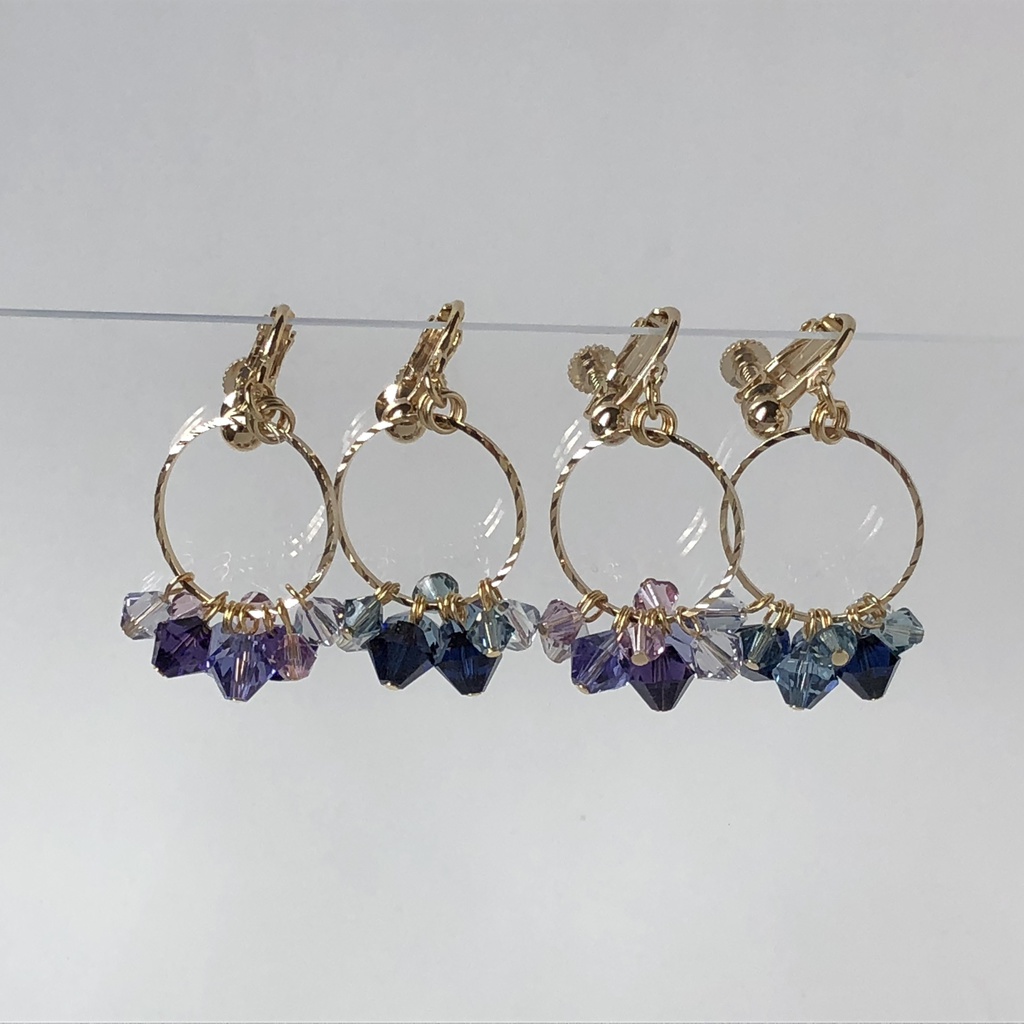 離れずにそばにいて 丸くて金色のピアス、イヤリング