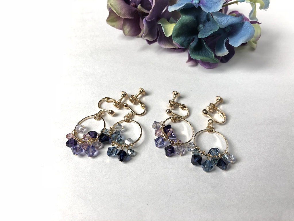 離れずにそばにいて 丸くて金色のピアス、イヤリング