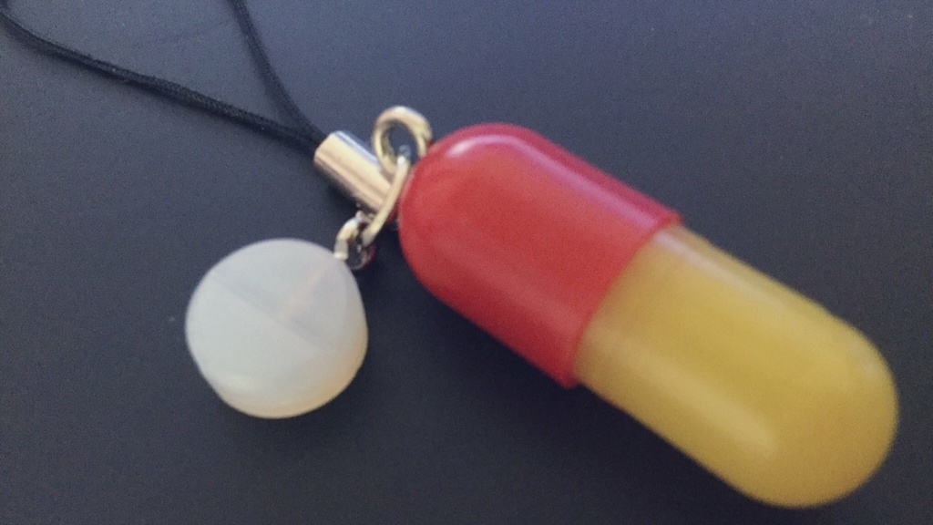 「D2」風・カプセル乗せモチーフストラップ 【モデルチェンジしました】