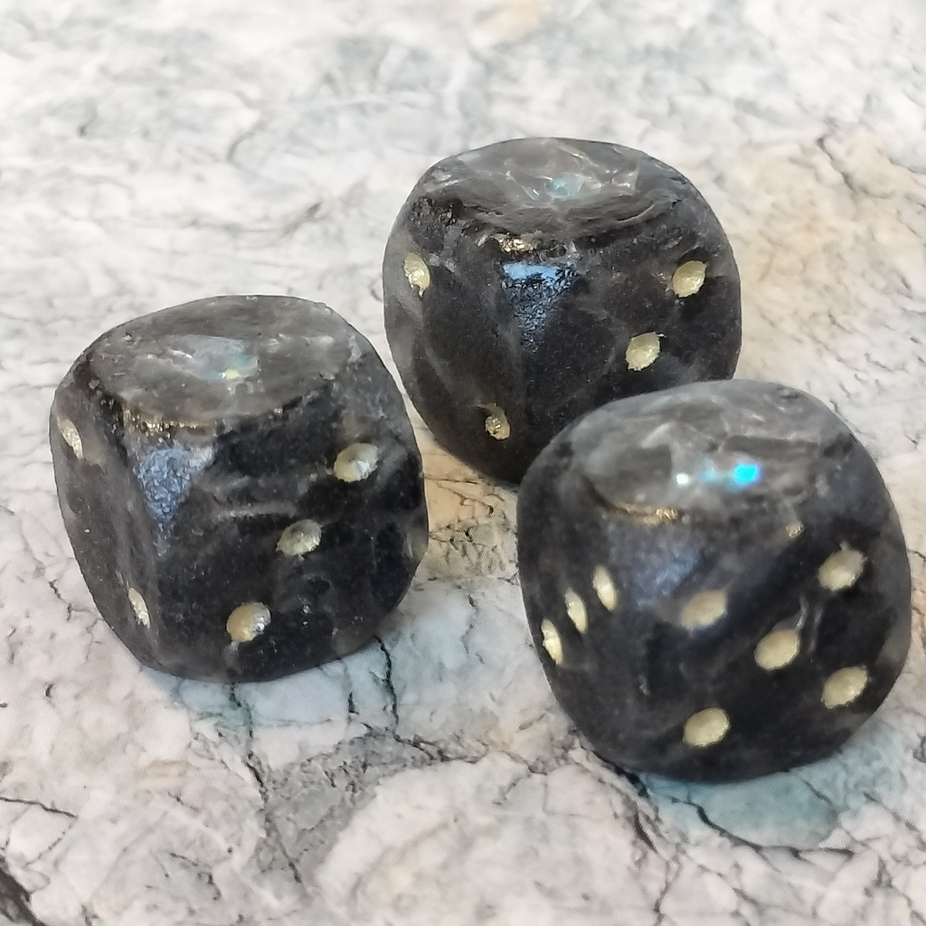 スモーキークォーツ - 天然石のさざれ石ダイス・角丸6面体