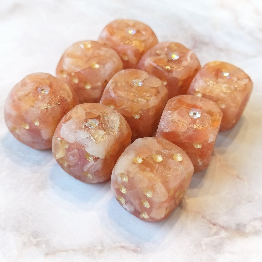 オレンジカルサイト - 天然石のさざれ石ダイス・角丸6面体