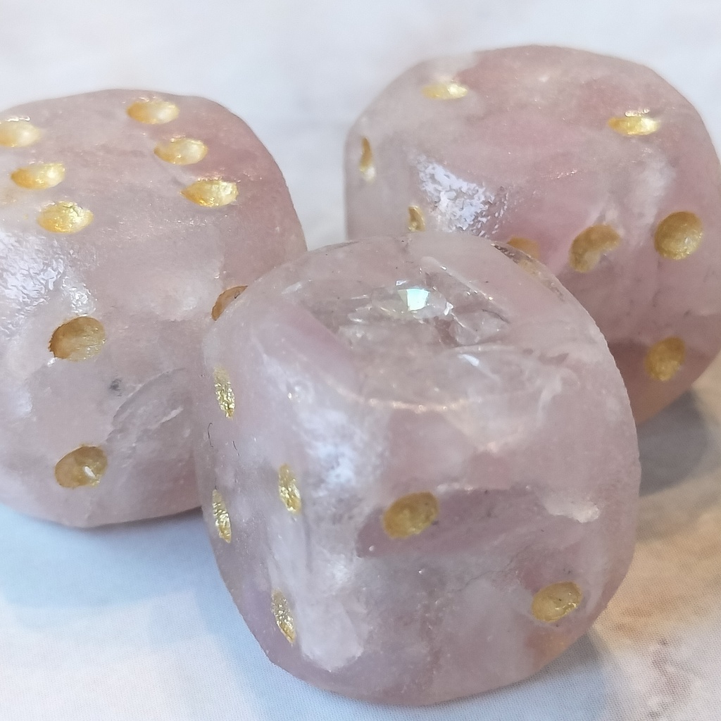 ローズクォーツ - 天然石のさざれ石ダイス・角丸6面体